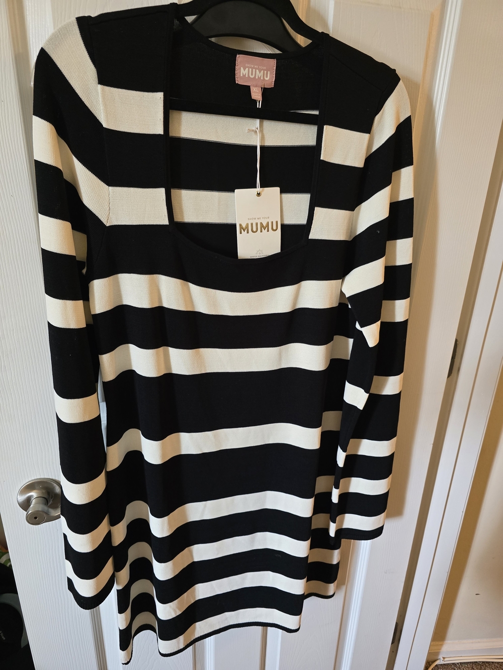 BNWT Black & Cream Striped Long Sleeve Scoop Neck Dress